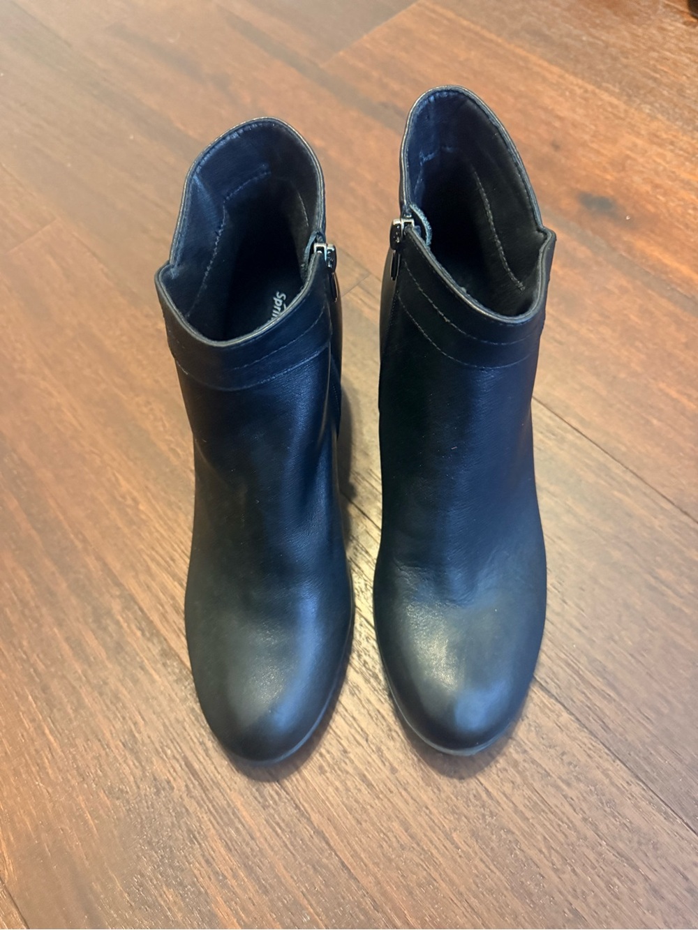 ILIA Black Leather Ankle Booties with Side Zip
